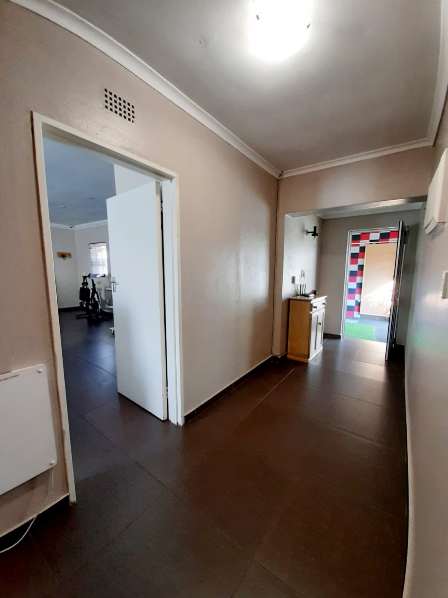 To Let 5 Bedroom Property for Rent in Vaalpark Free State